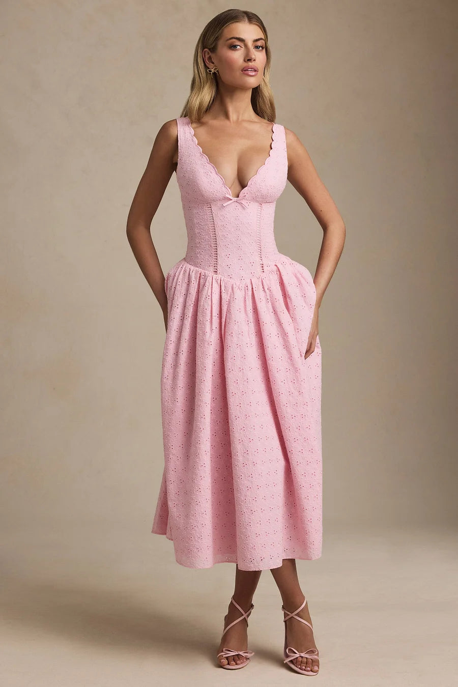 Elegante A-lijn midaxi-jurk met broderie Anglaise strikdetail (lichtroze)