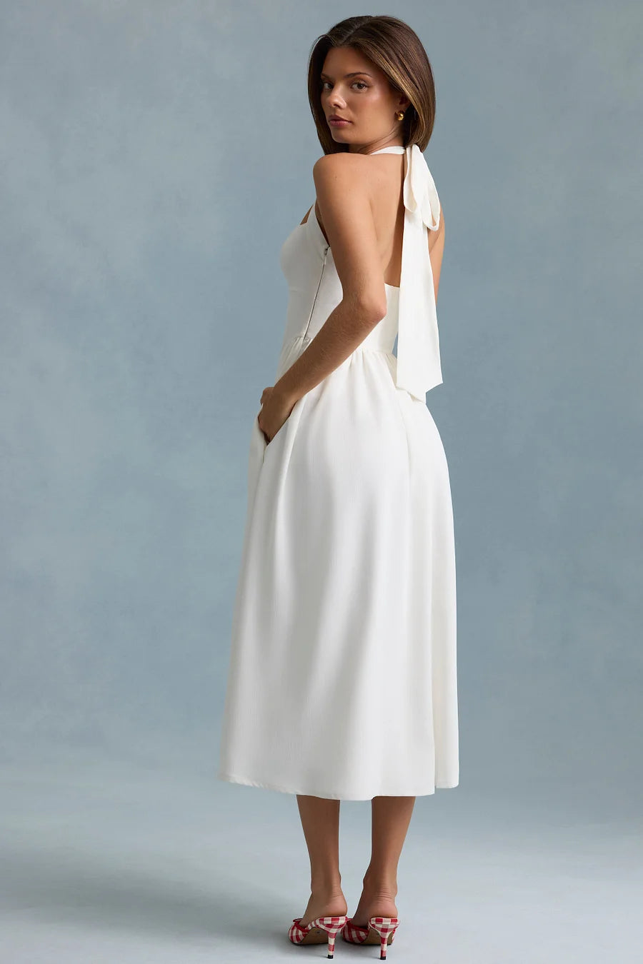 Halterneck midaxi-jurk met knoopdetail in wit