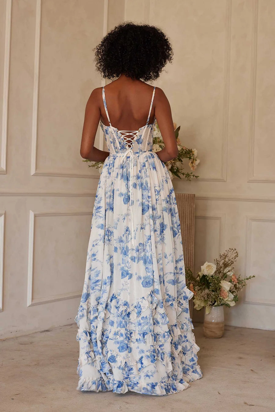 De Carmen-jurk in Provençaals blauw bloemenmotief