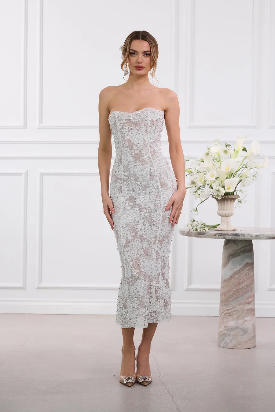 De Montague-jurk in witte Chantilly-kant
