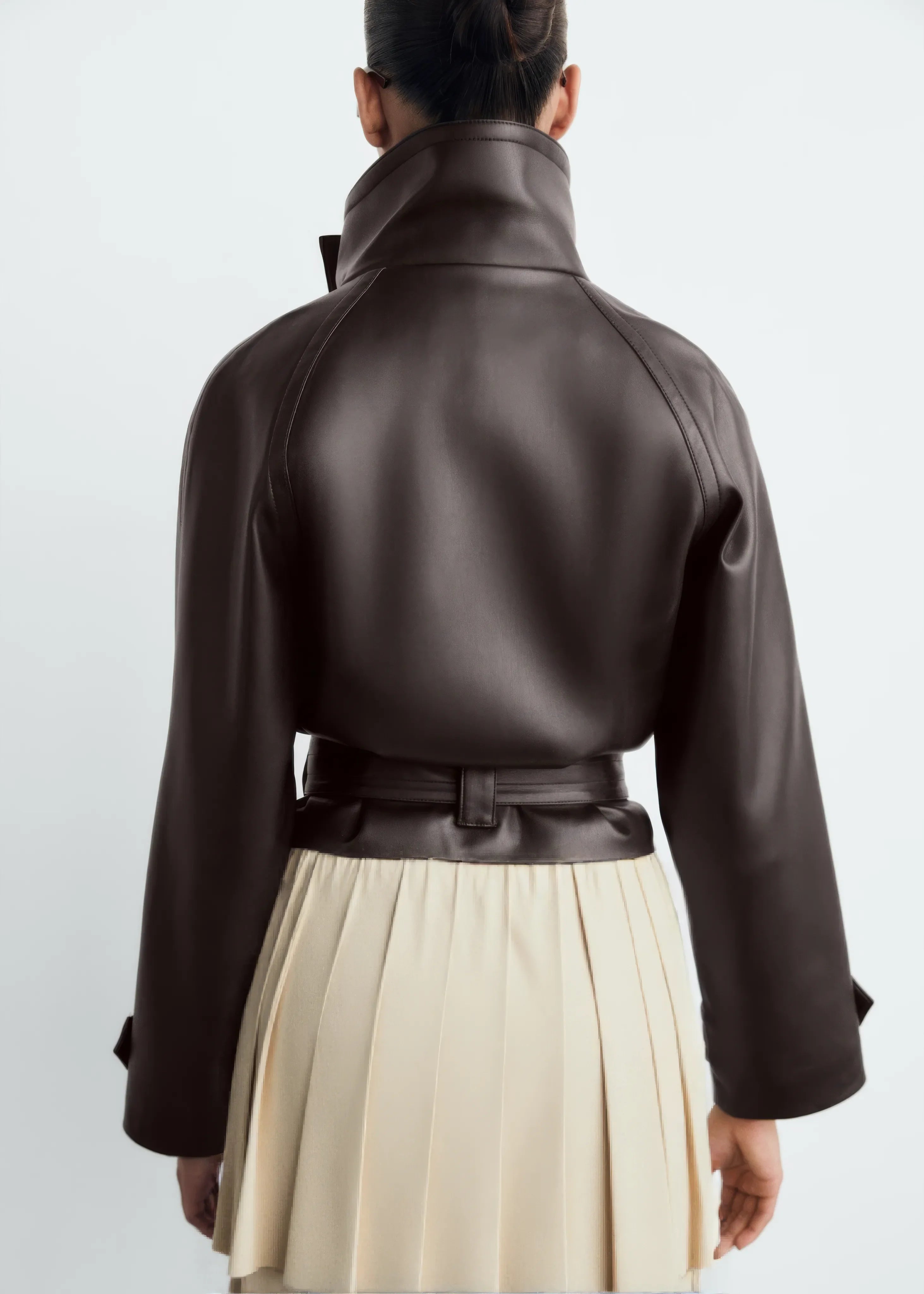 Ambre – The Iconic Belted Leather Look