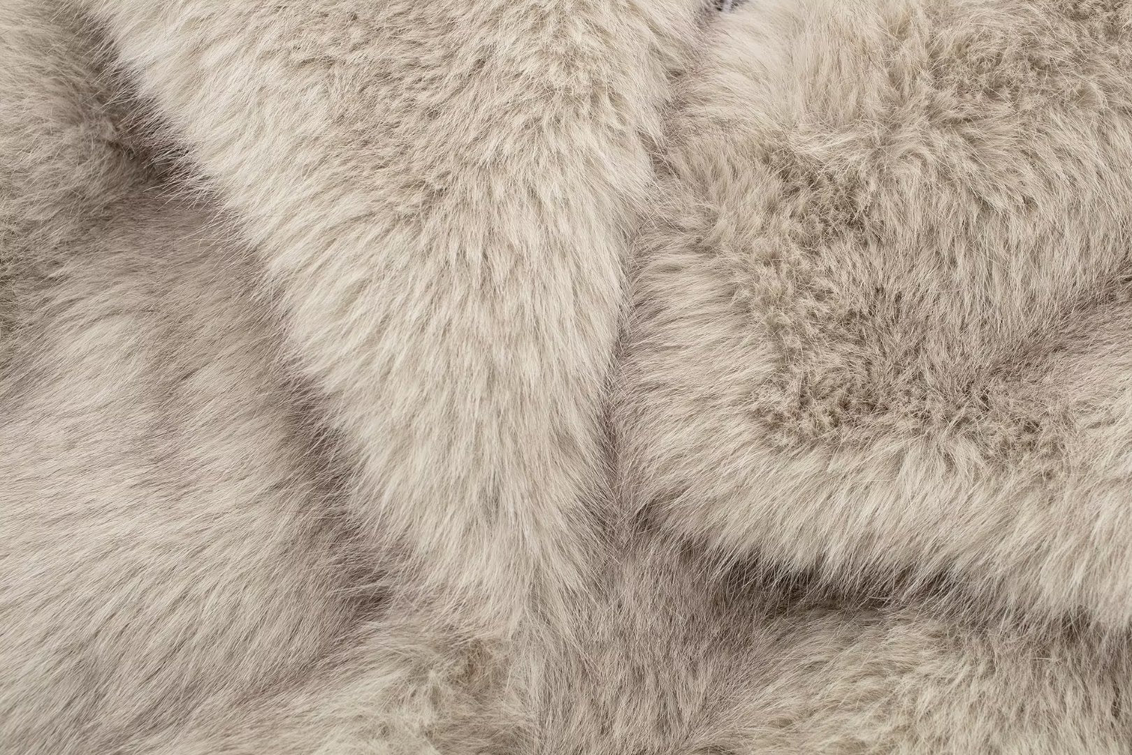 Lilyna – The Luxe Faux Fur Statement