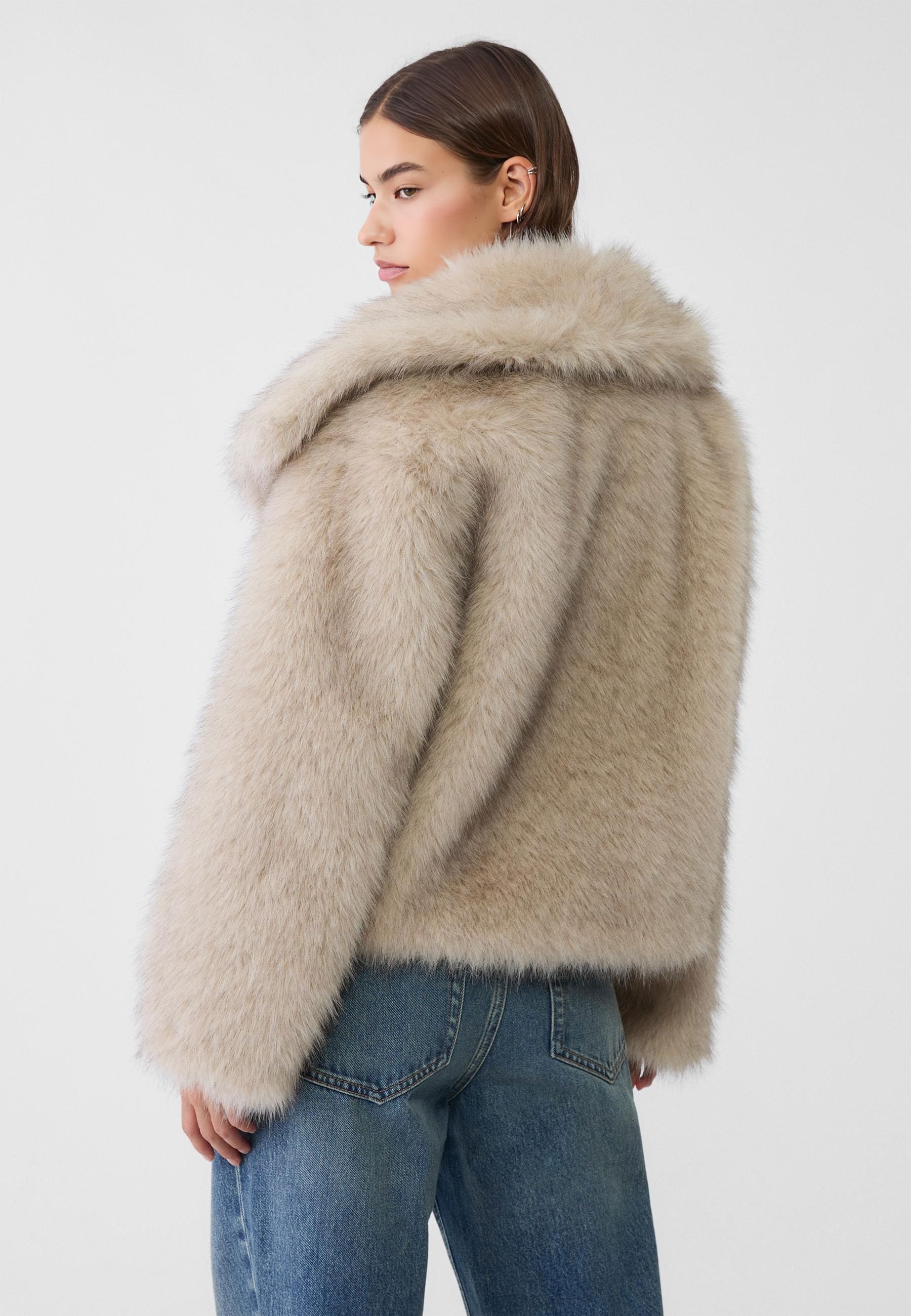 Lilyna – The Luxe Faux Fur Statement