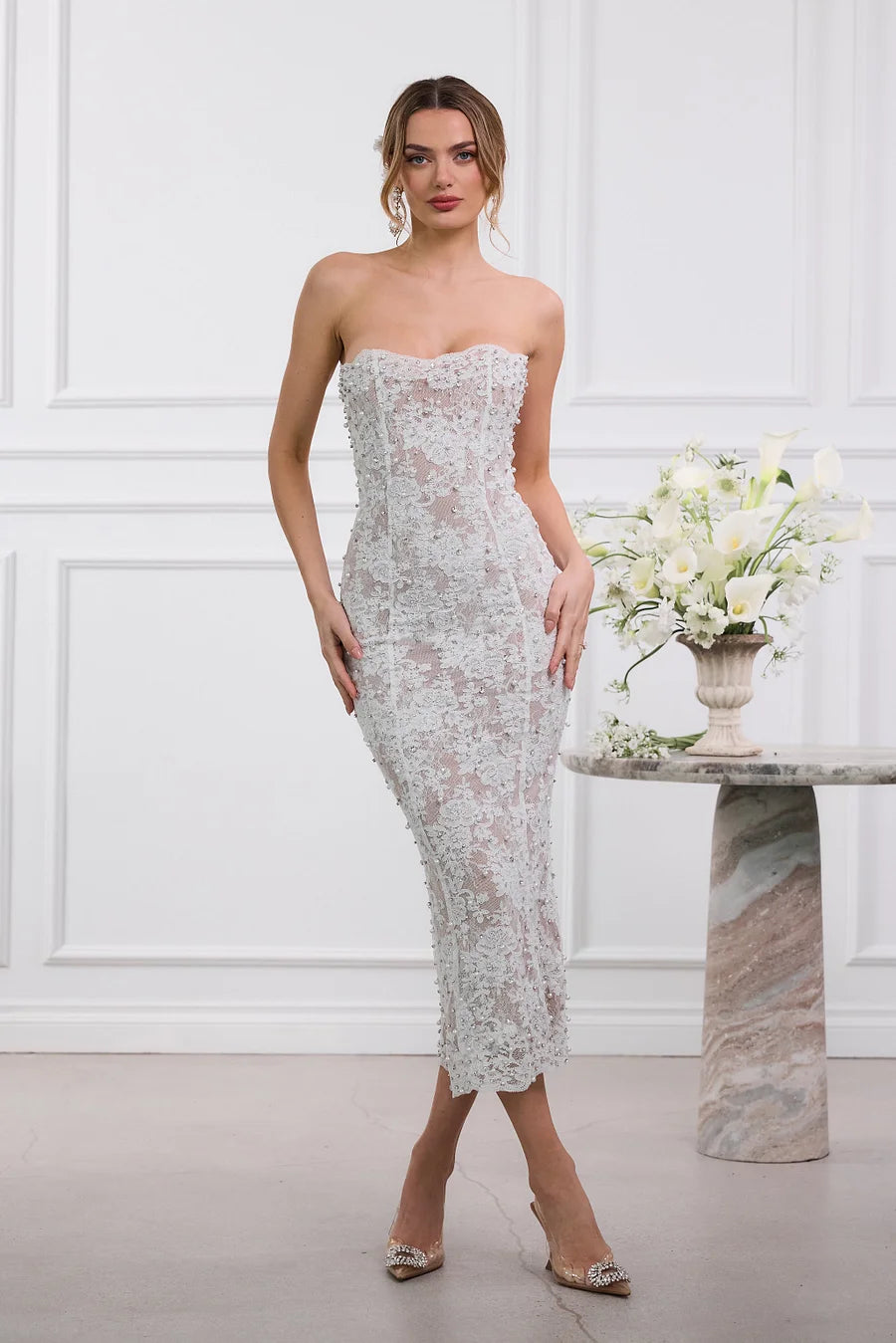 De Montague-jurk in witte Chantilly-kant