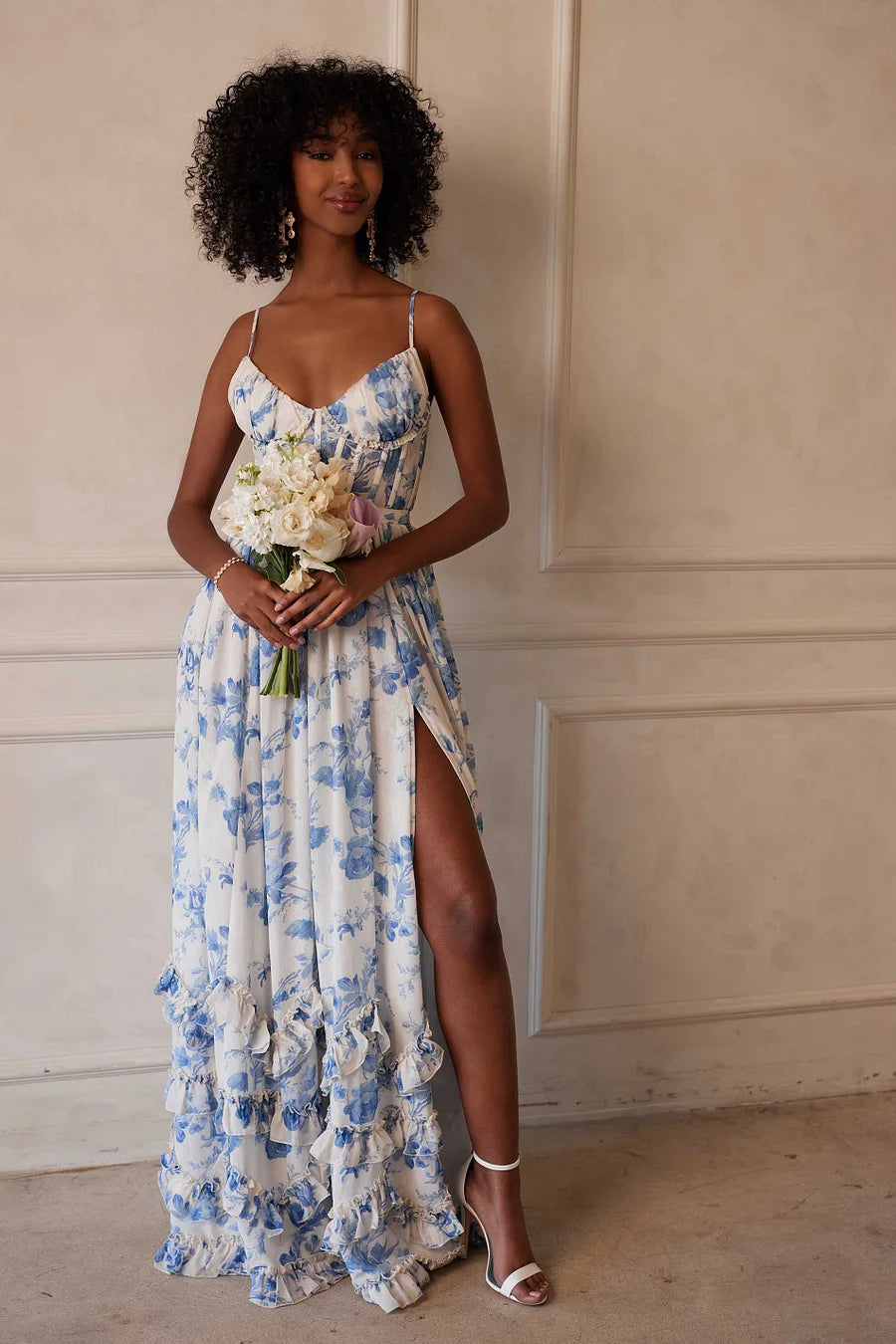 De Carmen-jurk in Provençaals blauw bloemenmotief