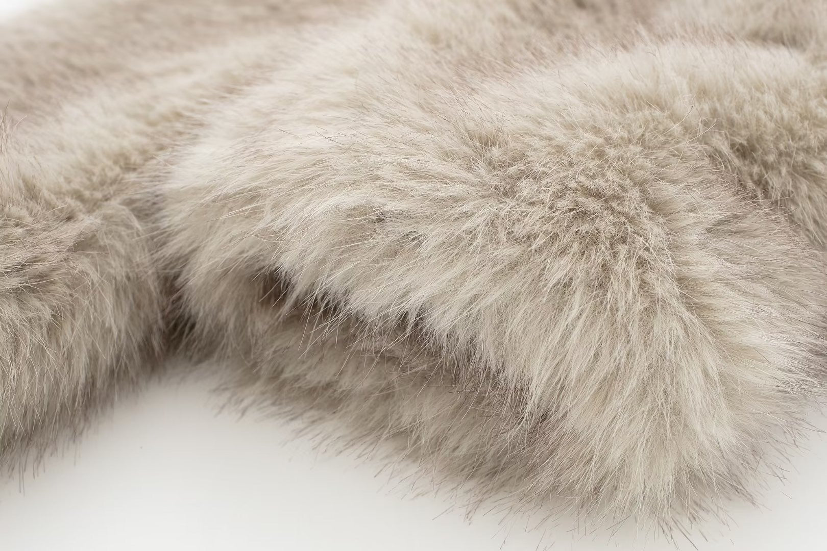 Lilyna – The Luxe Faux Fur Statement